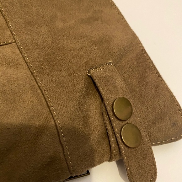 Gorgeous Knee-High Tan Suede Feel Boots - Picture 6 of 6